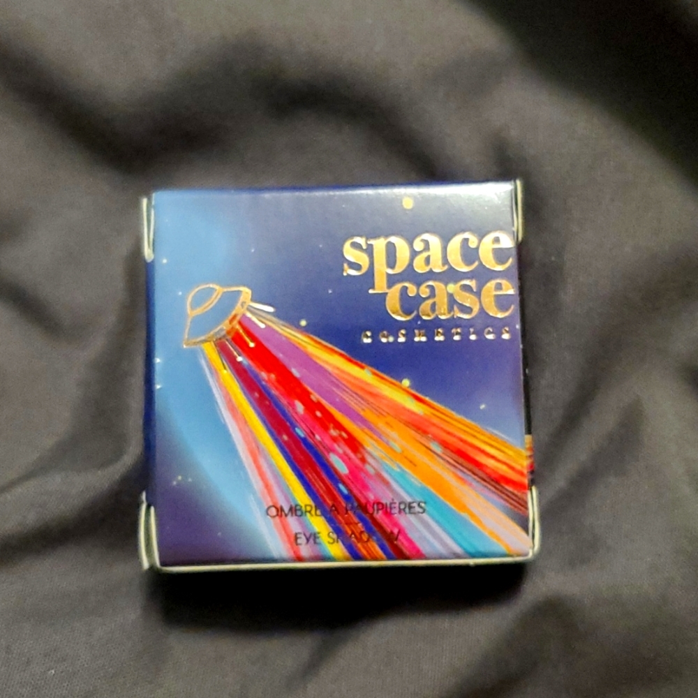 Space case green eyeshadow NEWA
